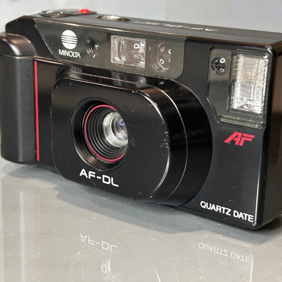 Minolta AF-DF 35mm vintage film camera with case - Picture 3 of 6